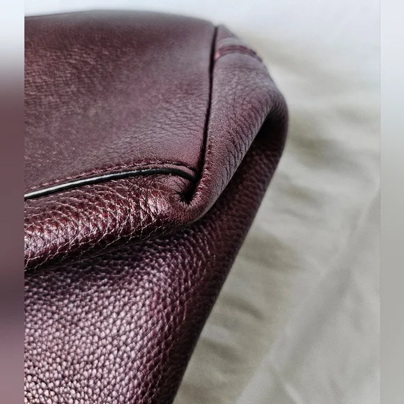 GUCCI EUC SOHO leather w/ metal chain & tassel - Picture 8 of 16